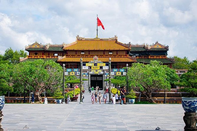 All must-see places Hue City, Hai Van Pass from Hoi An Group Tour - Vietnamese lunch and a practical midday break