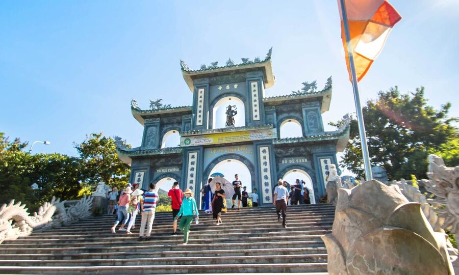 Ba Na Hills and Golden Bridge Private Tour - Chua Mountain, Linh Chua Linh Tu Temple, and the giant Buddha