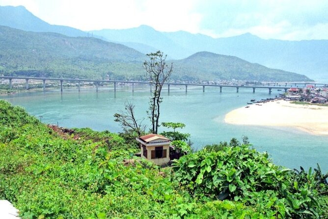 BaNa Hills with Golden Bridge 1 Day Tour from Hoi An/Da Nang - What the guide adds to the day