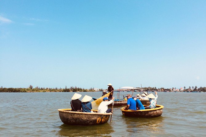 Basket Boat Ride and Old Town Walking Private Tour - Key points to know