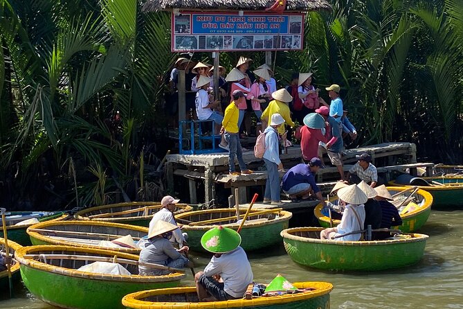 Bay Mau Cooking Class with Market Tour and Basket Boat Ride - Starting at the Market With a Short Shopping Lesson