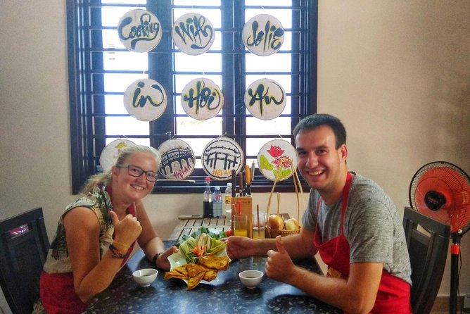 Best cooking class in Hoi An with Jolie (JHA3) - A relaxed room with a piano and guitar