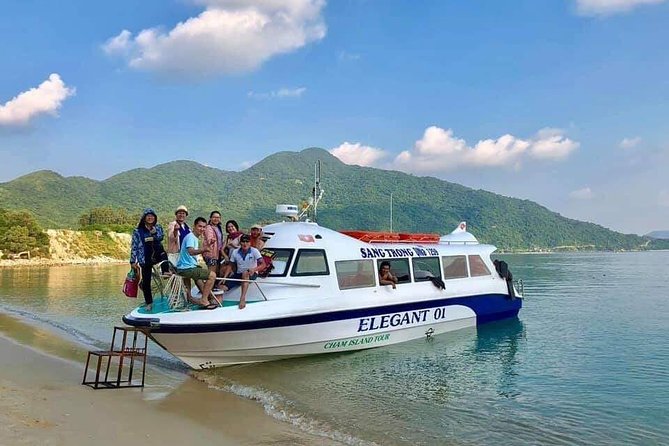 Cham Island Day Tour & Snorkeling from Hoi An with Group tour - The speedboat approach to Cu Lao Cham