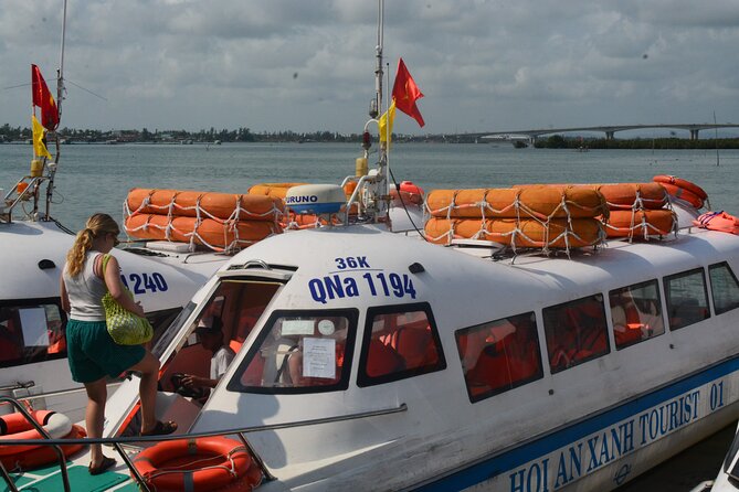 Cham Island Day Tour: Speed Boat, Lunch, Snorkeling & Beach - The speedboat crossing to Cham Island