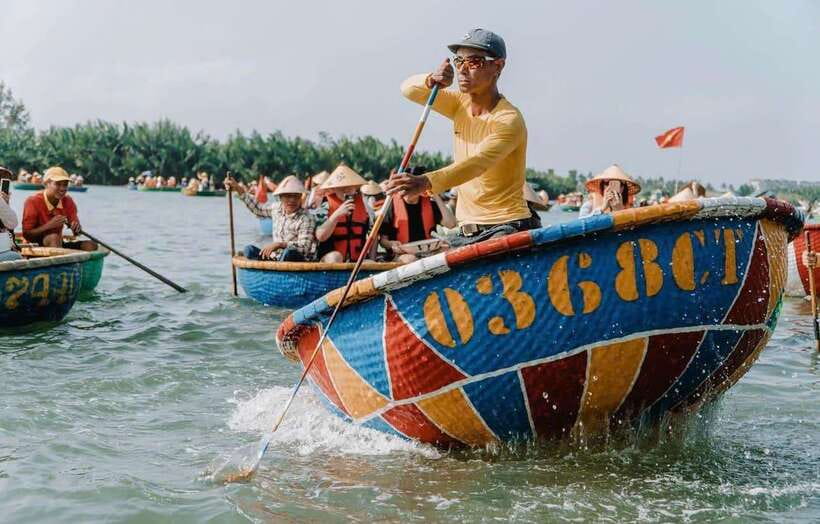 Coconut Boat Hoi An - Through Hoi An’s Bảy Mẫu coconut forest