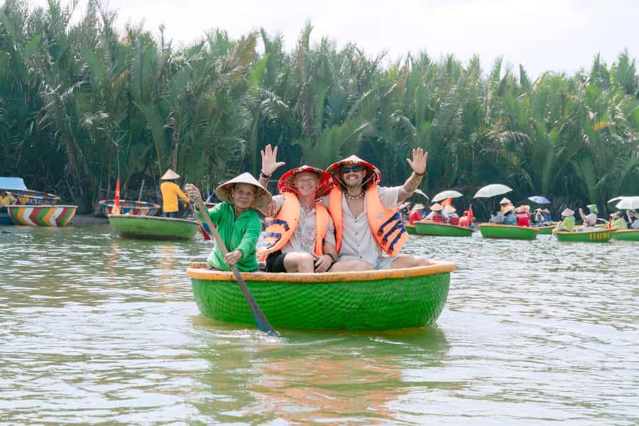 COOKING CLASS & BASKET BOAT - Making a lantern with local people