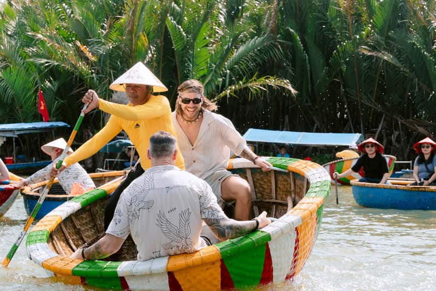 COOKING CLASS & BASKET BOAT - Cooking four Vietnamese dishes in one class