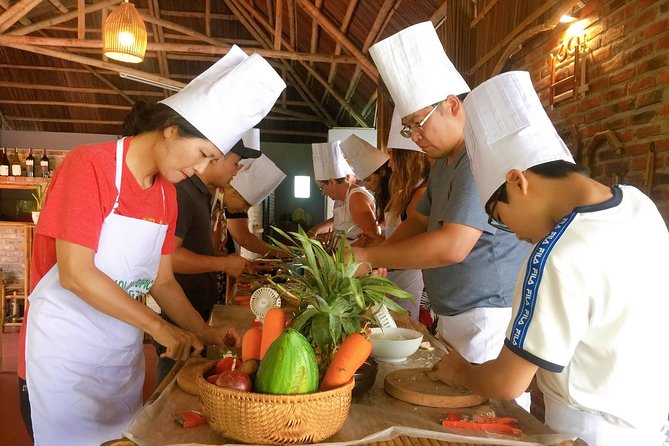 Cooking Class Hoi An:Local Market, Basket Boat, Fishing & Cooking - Trying net fishing and catching purple crabs