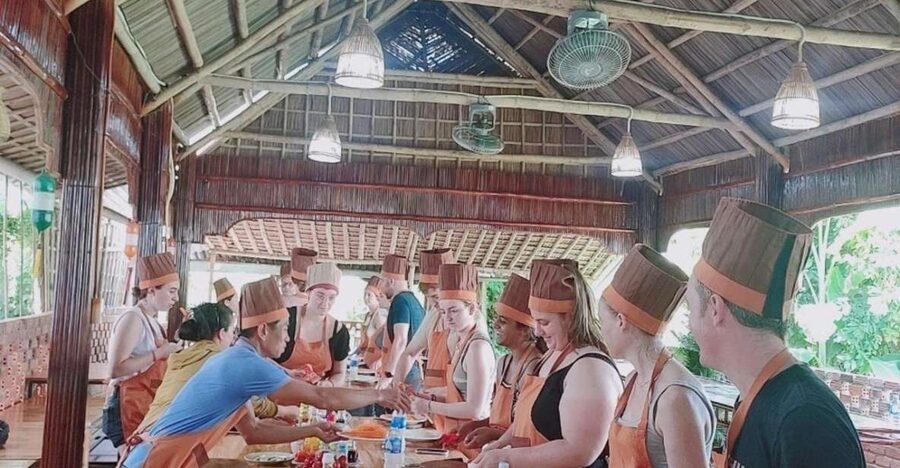 Cooking Class w Phở and Market & Basket Boat Ride in Hoi An - A cooking class that puts you to work