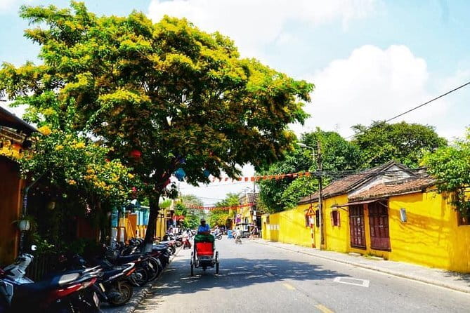 Da Nang Airport Arrival Or Departure By Private Car Transfers - Where the price offers the best value