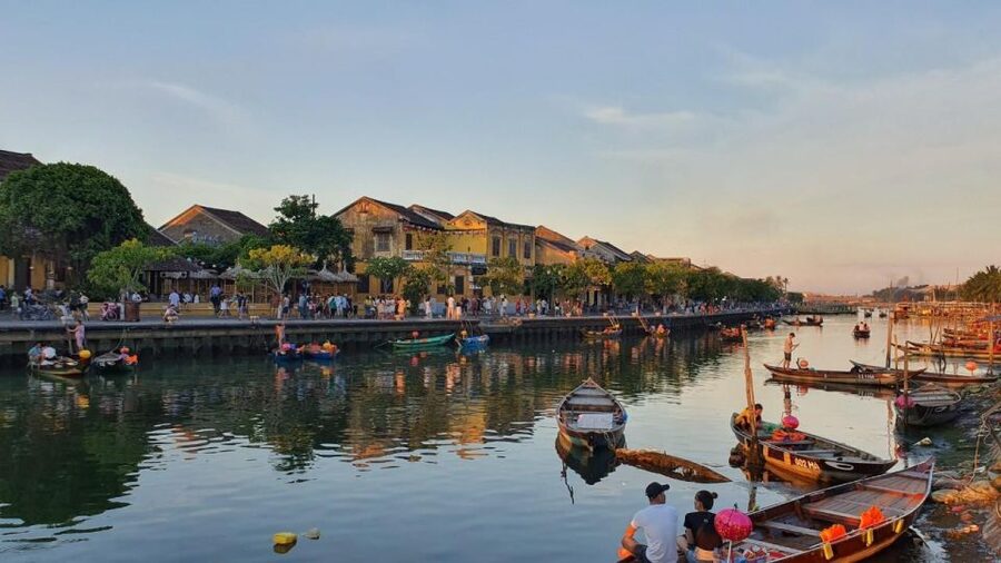 Da Nang: Basket Boat in Coconut Forest, Sunset & Hoi An Town - Entering Hoi An’s old streets at sunset