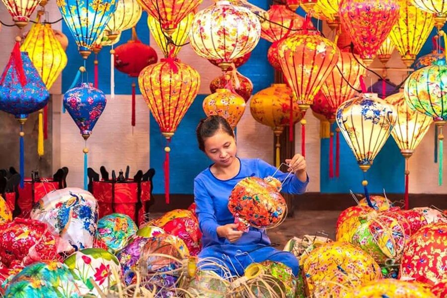 Da Nang/Hoi An: Lantern Making Workshop and Basket Boat Ride - What the eight-dish lunch adds