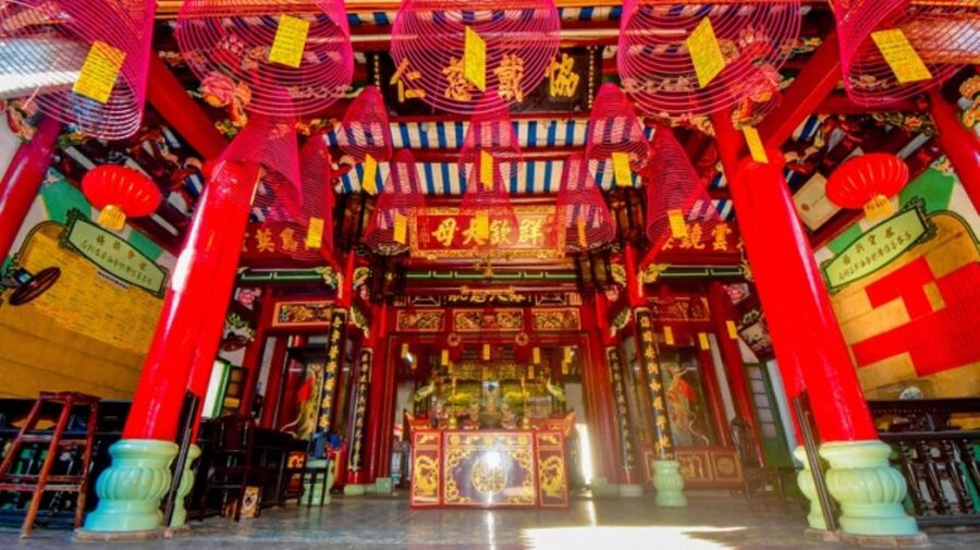 Da Nang/Hoi An: Market & Old Town Private Tour with Transfer - The Japanese Covered Bridge, Hoi An’s familiar symbol