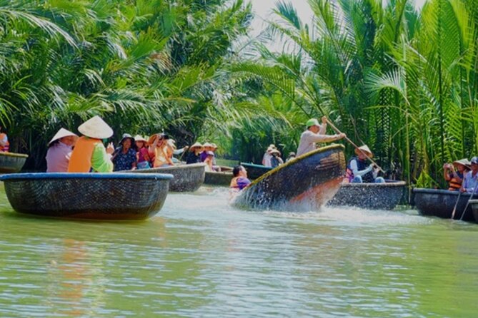 Discover Hoi An by Bamboo Basket and Lantern Boat - Receiving a paper lantern in Hoi An Ancient Town