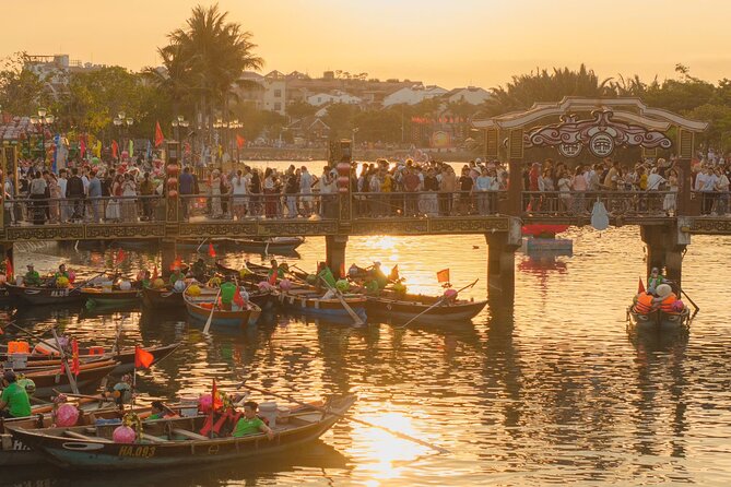 Discover Hoi An by Bamboo Basket and Lantern Boat - A 20-minute cruise on the Hoai River