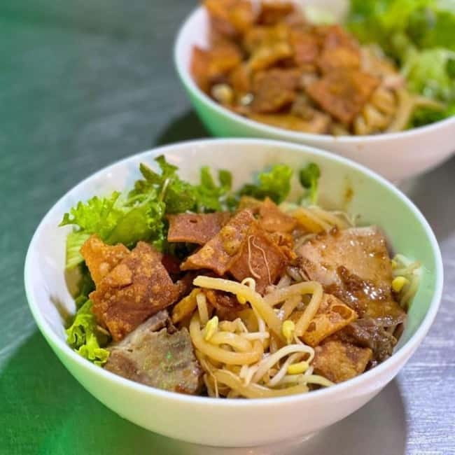 Eat Like a Local – Hoi An Evening Food Tour - Walking through the old streets by lantern light