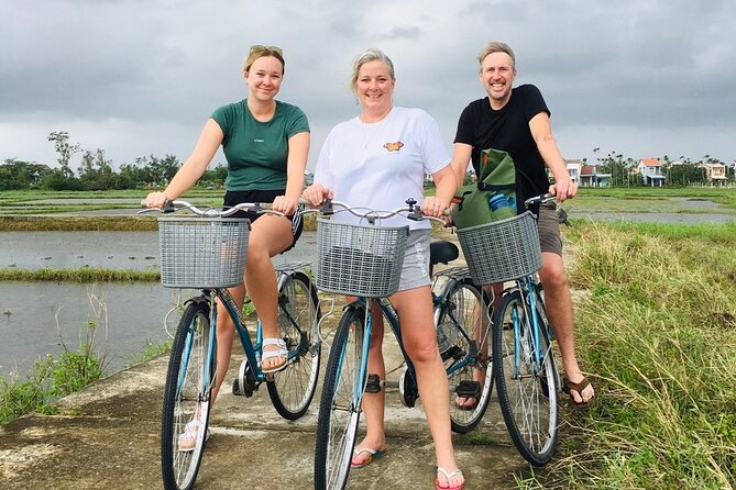 Eco Basket Boat By Bicycle and Vietnamese Set Menu - Who will enjoy this Hoi An outing most