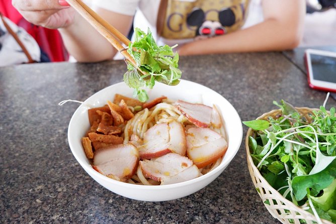 Evening Walking Food Tour, folk game and lantern boat - A 15-minute boat ride and one floating lantern
