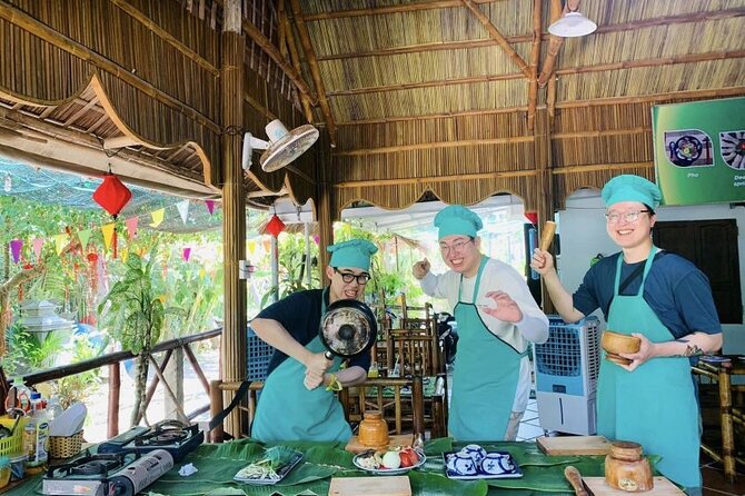 Experience Hoi An Vegetarian Cooking Class with Basket Boat Ride - What the teaching style may be like