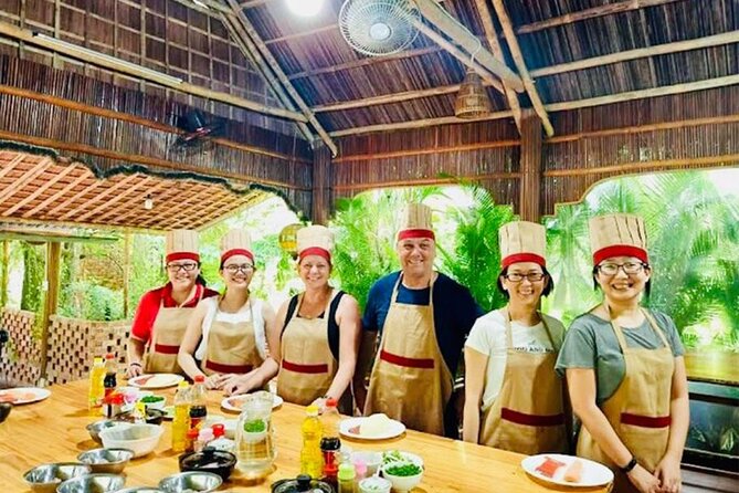 Experience Local Market and Boat Ride with Cooking Class - What five hours and a group of 10 mean for your day