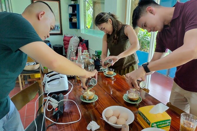 Experience Making Coffee with Tri Long in Hoi An old Town - Watching the beans and learning the roast