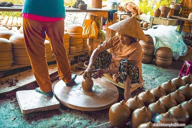 Experience Making Pottery with Craftsmen in Thanh Ha - Xuan My Communal House and Nam Dieu Temple