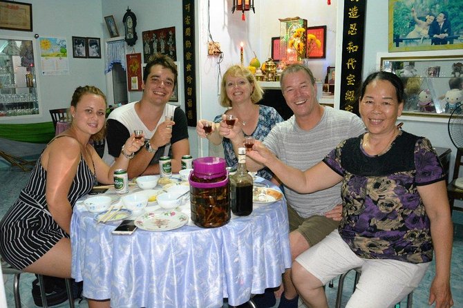 Experience Street Local Food Tour Hoi An - Meeting at 07 Hoàng Diệu and setting out on foot