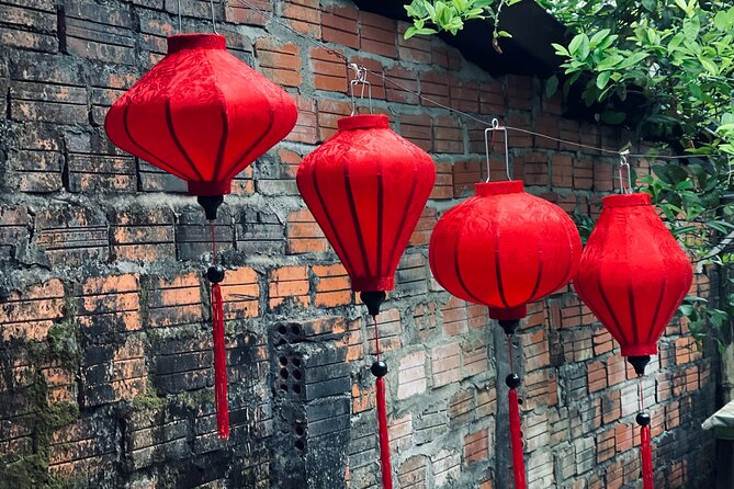 Express Hoi An Lantern Making Class-Foldable lanterns - The final touches: strips, tassel, and a packable lantern