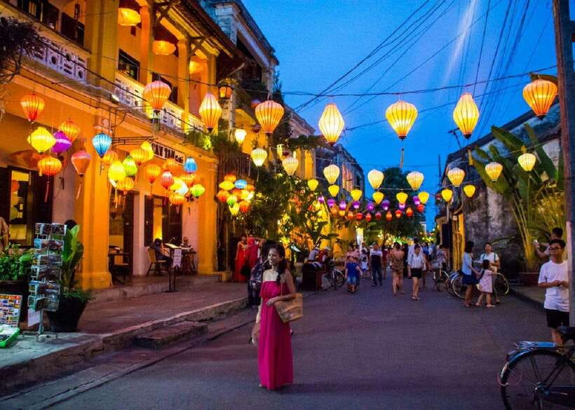 From Da Nang: Hoi An City Tour W Boat Ride - Lantern Release - The Japanese Bridge and its painted details