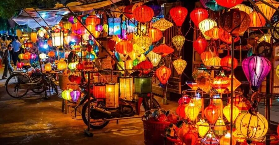 From Hoi An/ Da Nang: Hoi An City Tour & Release Lanterns - Phuc Kien Assembly Hall and its carved details