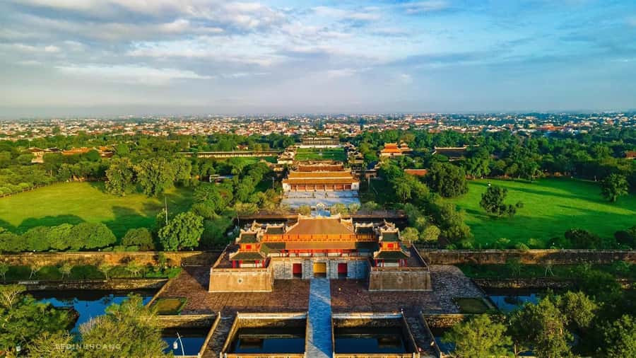 From Hoian & Danang: Hue City Tour with HaiVan Pass - Thien Mu Pagoda beside the Perfume River