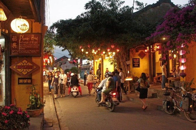 Hoi An at Sunset: Authentic Local Street Food Tour - Who should book this sunset food walk?