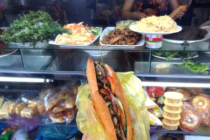 Hoi An at Sunset: Authentic Local Street Food Tour - Practical details that make the evening easier