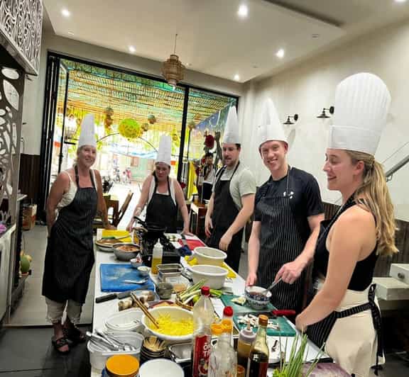 Hoi An Authentic Cooking Class with Pro Chef in Small group - A small Hoi An class with real hands-on cooking