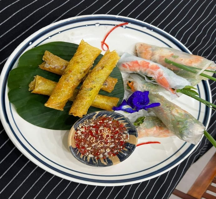 Hoi An Authentic Cooking Class with Pro Chef in Small group - Folding and frying Hoi An spring rolls