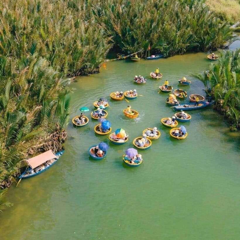 Hoi An : Bamboo Basket Boat Tour and Transfer - Casting nets with local fishermen
