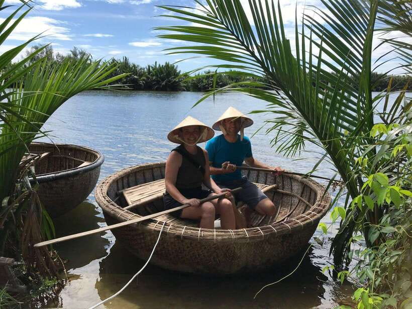 Hoi An: Basket Boat and fishing Crabs Tour - A short boat trip with a local fishing angle