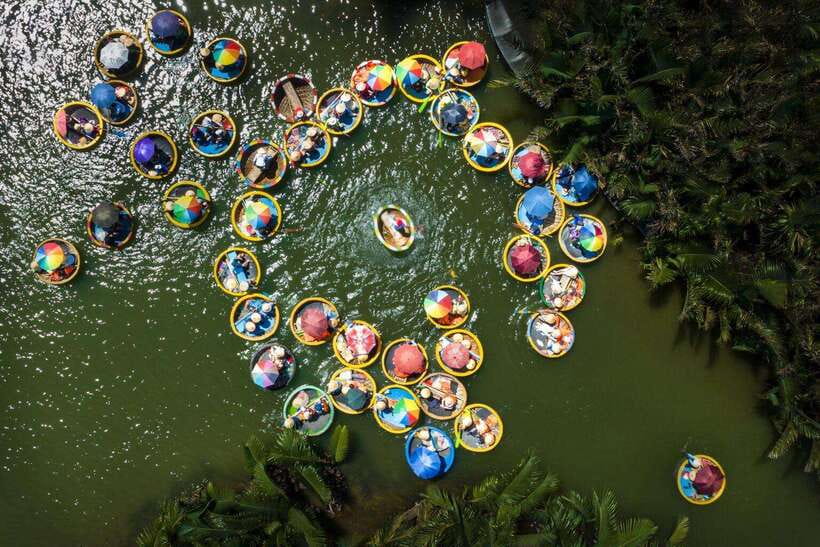 Hoi An: Basket Boat and fishing Crabs Tour - Walking through the coconut fishing village