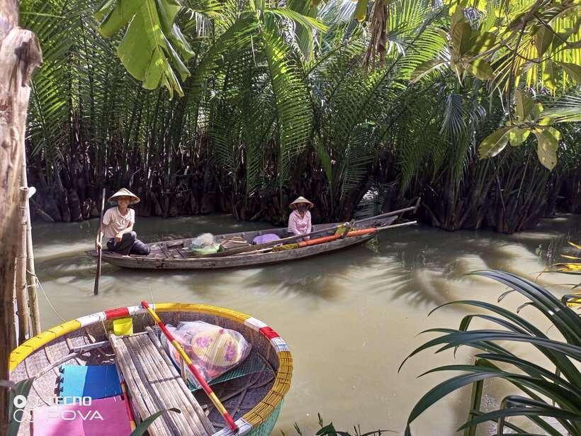 Hoi An: Basket Boat Ride by The Basket Boat Café - Fishing with a net or catching crabs