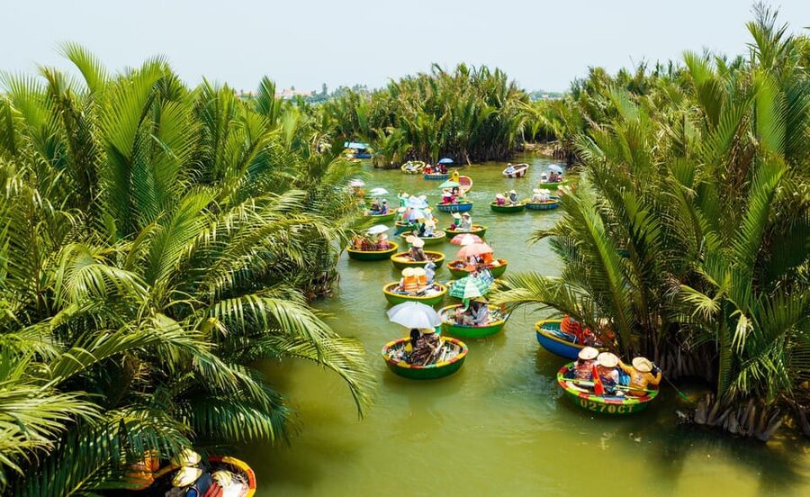 Hoi An: Basket boat tour at the coconut village - The guide and the level of service