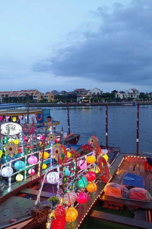 Hoi An Boat Lantern With Release Flower Hoai River At Night - A short ride into Hoi An after dark