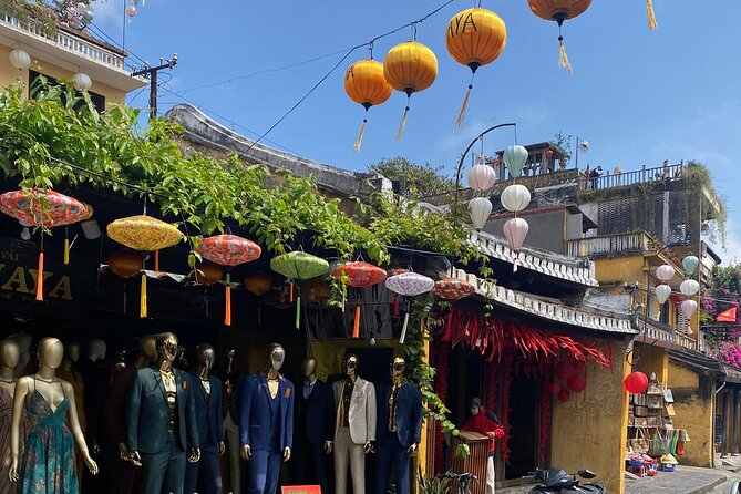 Hoi An Boat Ride and Release Lantern, Night Market Private Tour - Walking into Hoi An Ancient Town