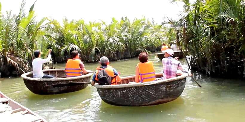 Hoi An: Cam Thanh tour on a Traditional Bamboo Basket Boat - A welcome drink at the fisherman’s house