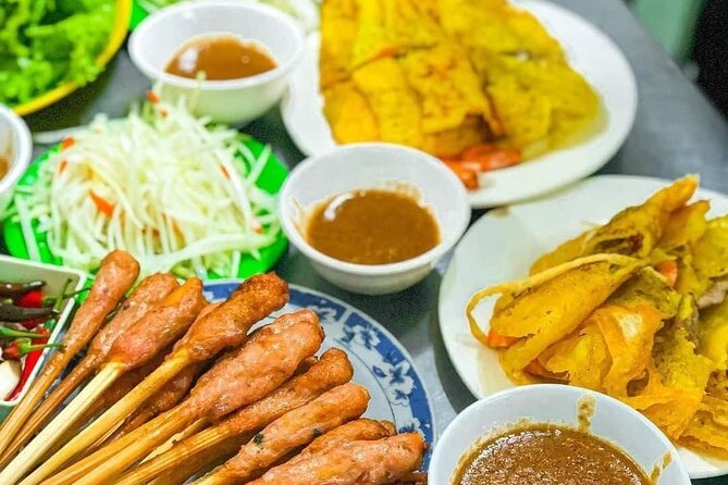 Hoi An Cheap Walking Food Tour - Cao Lau and the dishes that define Hoi An