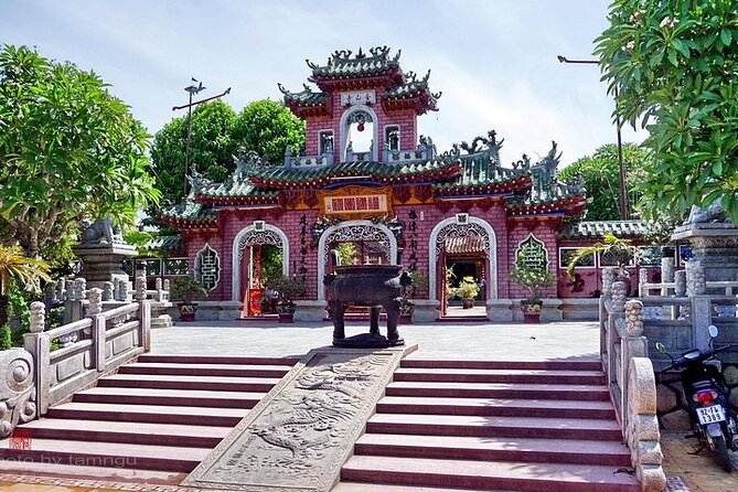 Hoi An City By Night And Release Paper Latern On Hoài river - Key points at a glance