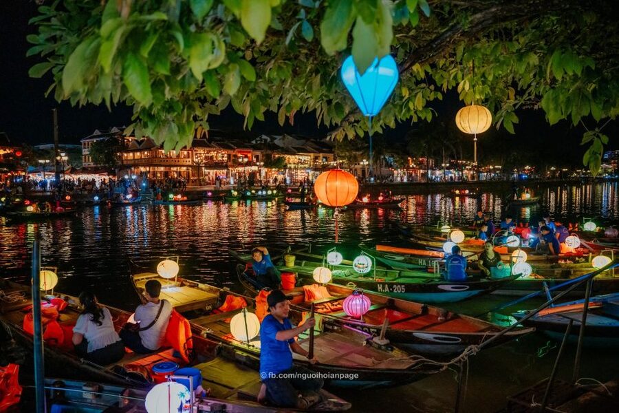 Hoi An: City Tour, Banh my and Coffee - Crossing the Japanese Covered Bridge