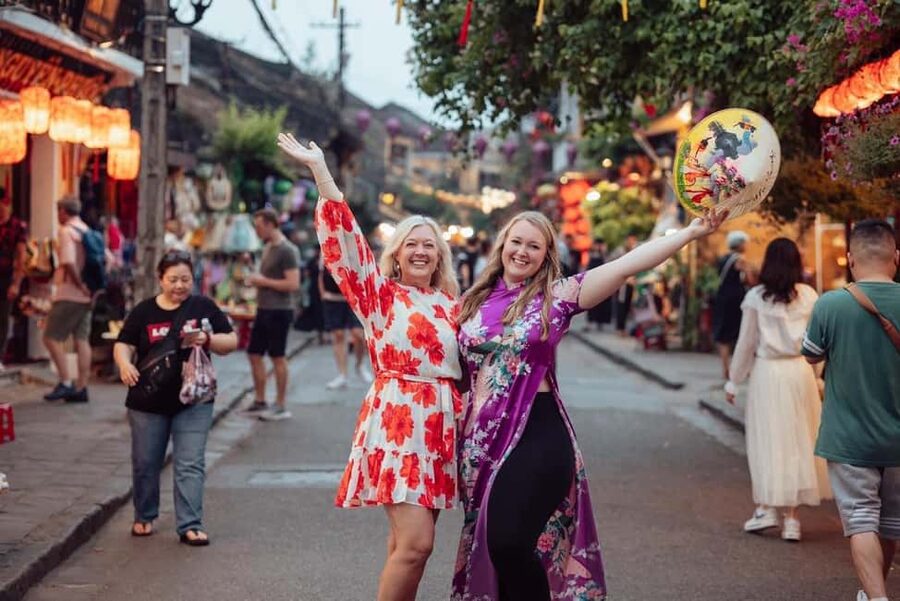 Hoi An City Tour - Boat Ride & Release Lantern: HoiAn/DaNang - The Japanese Bridge and Hoi An’s trading story
