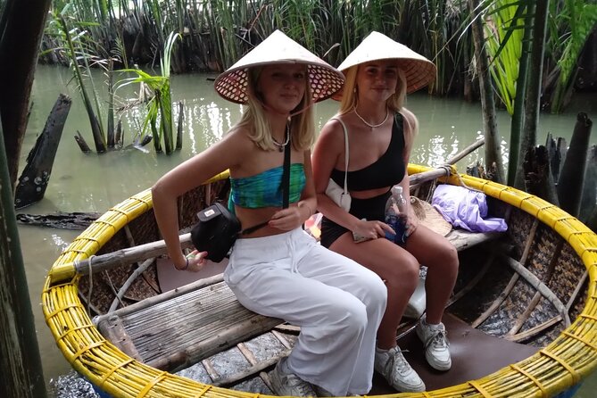 Hoi An Cooking Class(Market,BasketBoat Crabfishing&Cooking Class) - Group size, guides, and the feel of the day