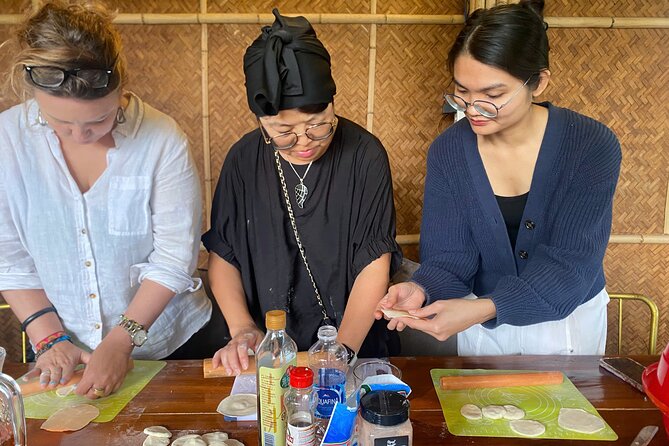 Hoi An Cooking Class - Traditional Chinese Dumpling - Picking the day’s ingredients