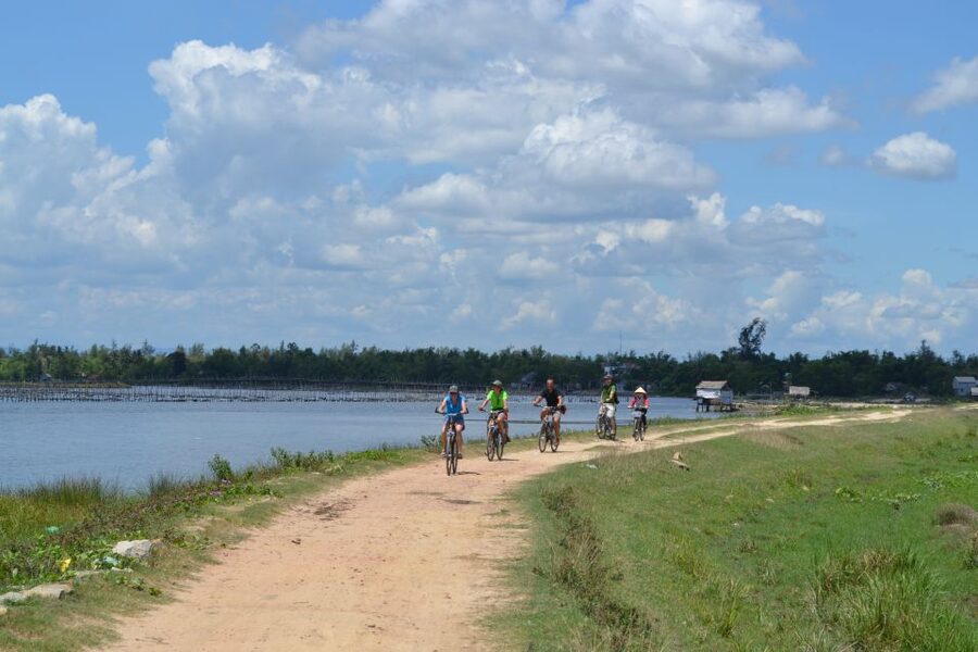 Hoi An Countryside Bicycle Tour : 25 Km Real Vietnam - Guides, group size, and the pace of the day